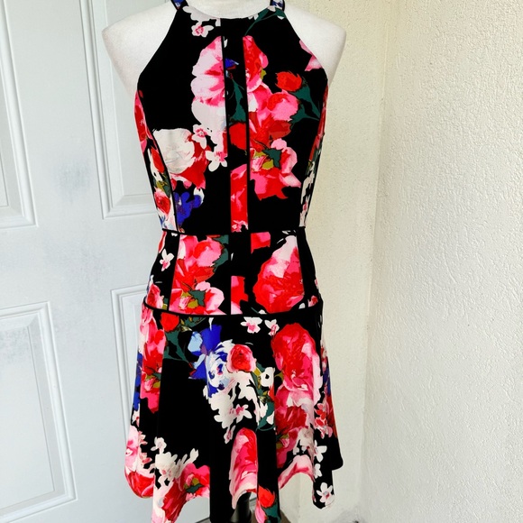 GUESS. Floral, Sleeveless Mini Dress. Vivid colors. Size 6. Zipper Closu… - Picture 4 of 11
